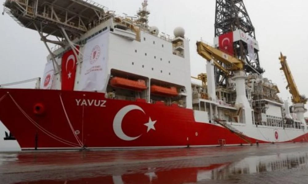 Οι Τούρκοι εκμεταλλεύονται τη συγκυρία και «επενδύουν» στην αναστολή των γεωτρήσεων από TOTAL-ENI στην κυπριακή ΑΟΖ